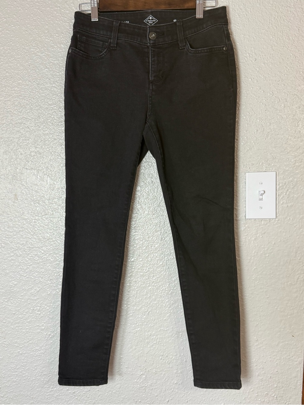St Johns Bay Jeans Womens size 4p Black Skinny Leg mid Rise Classic Pants